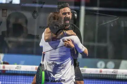 Cyril Hanouna dans les bras de Téo Zapata | Padel Magazine hanouna zapata