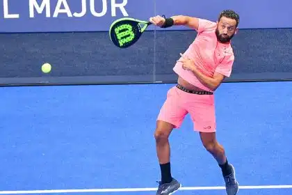 Cyril Hanouna en plein match de Padel | Bestimage