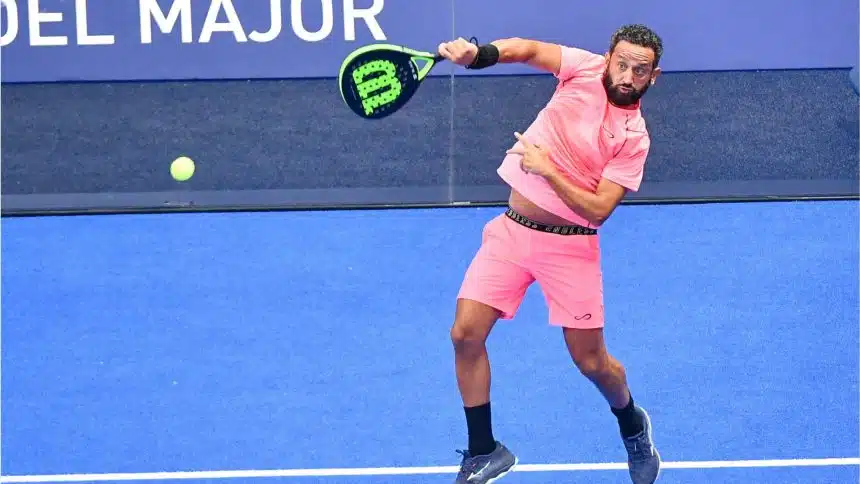 Cyril Hanouna en plein match de Padel | Bestimage